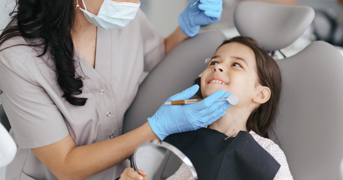 Εύβοια: Οδοντιατρικός έλεγχος σε μαθητές/τριες σχολείου της Καρύστου