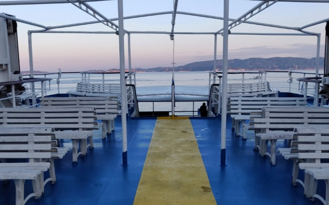 Εύβοια: Καταγγελία για κλειστά bar σε 4 πλοία προς το νησί