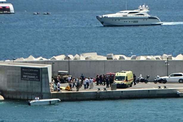 ελικόπτερο συνετρίβη μέσα στη μαρίνα